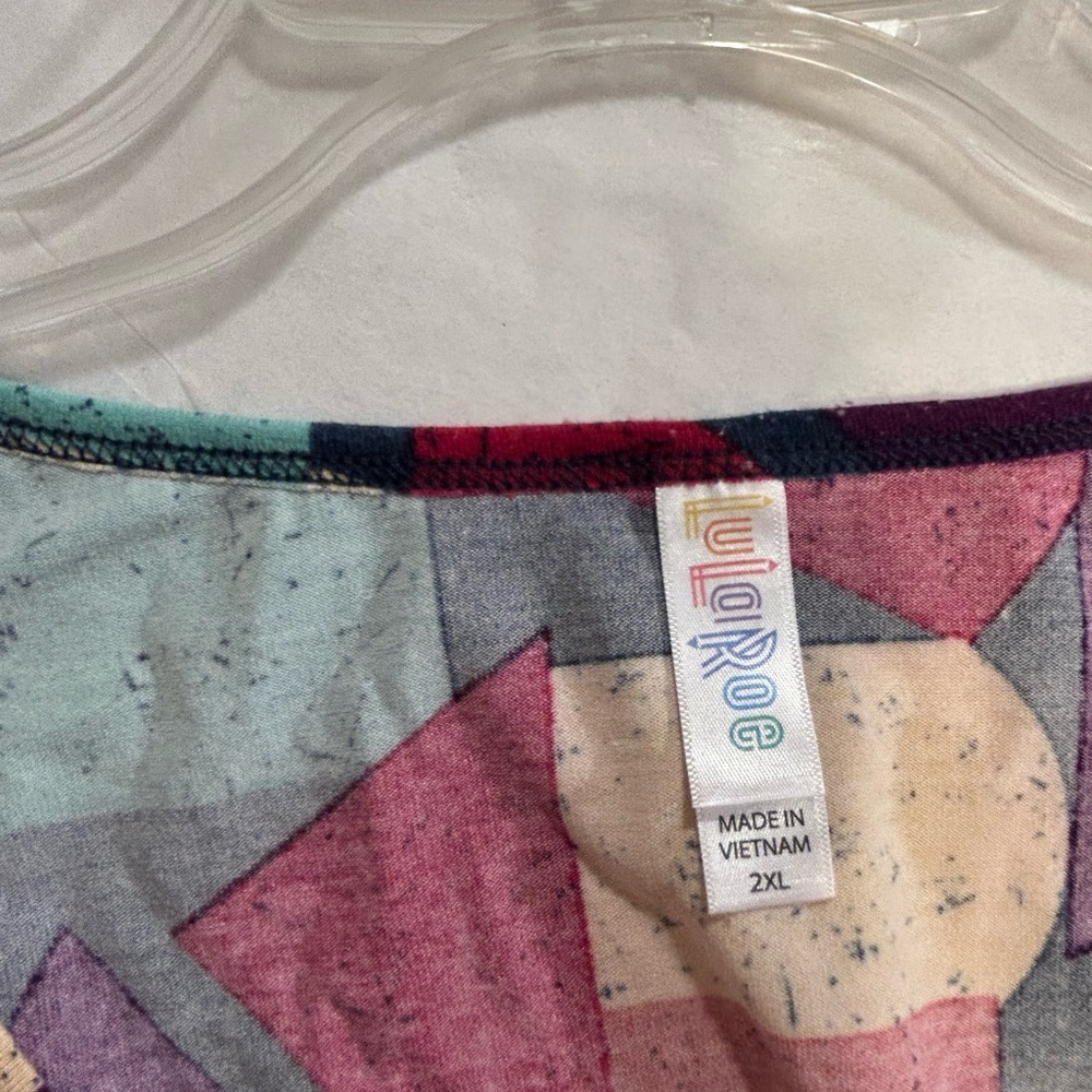 LuLaRoe Women's 2XL Multicolor Geometric Pattern Blouse Long Sleeve HI/Lo Hem - Picture 5 of 5